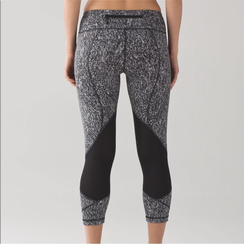 lululemon pace rival crop 22” luxtreme black white leggings 4